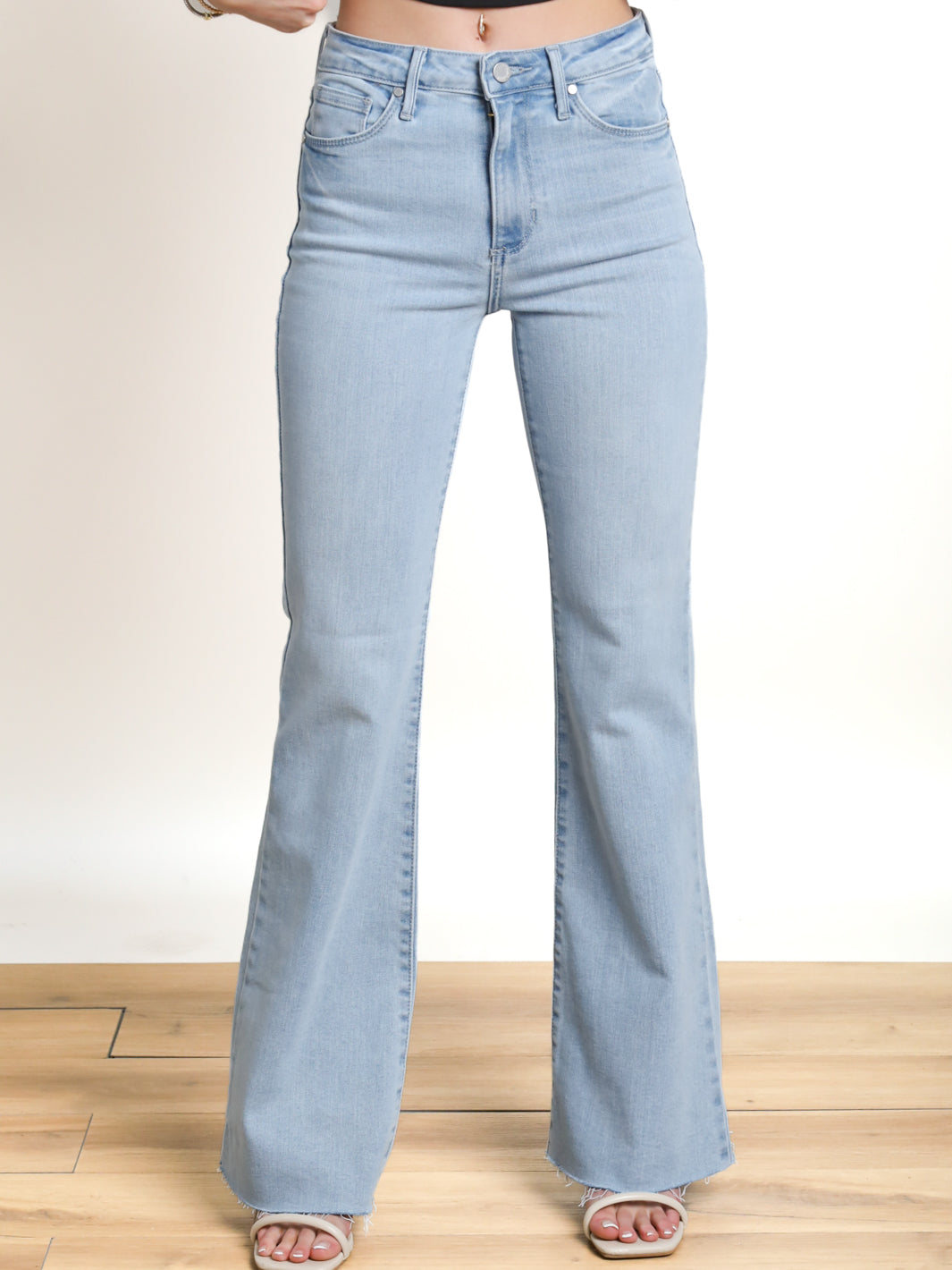 【DISCERNMENT】Flare screw medium denim jeans Cindy Scissor Cut Flare Jeans – MOD ON TREND