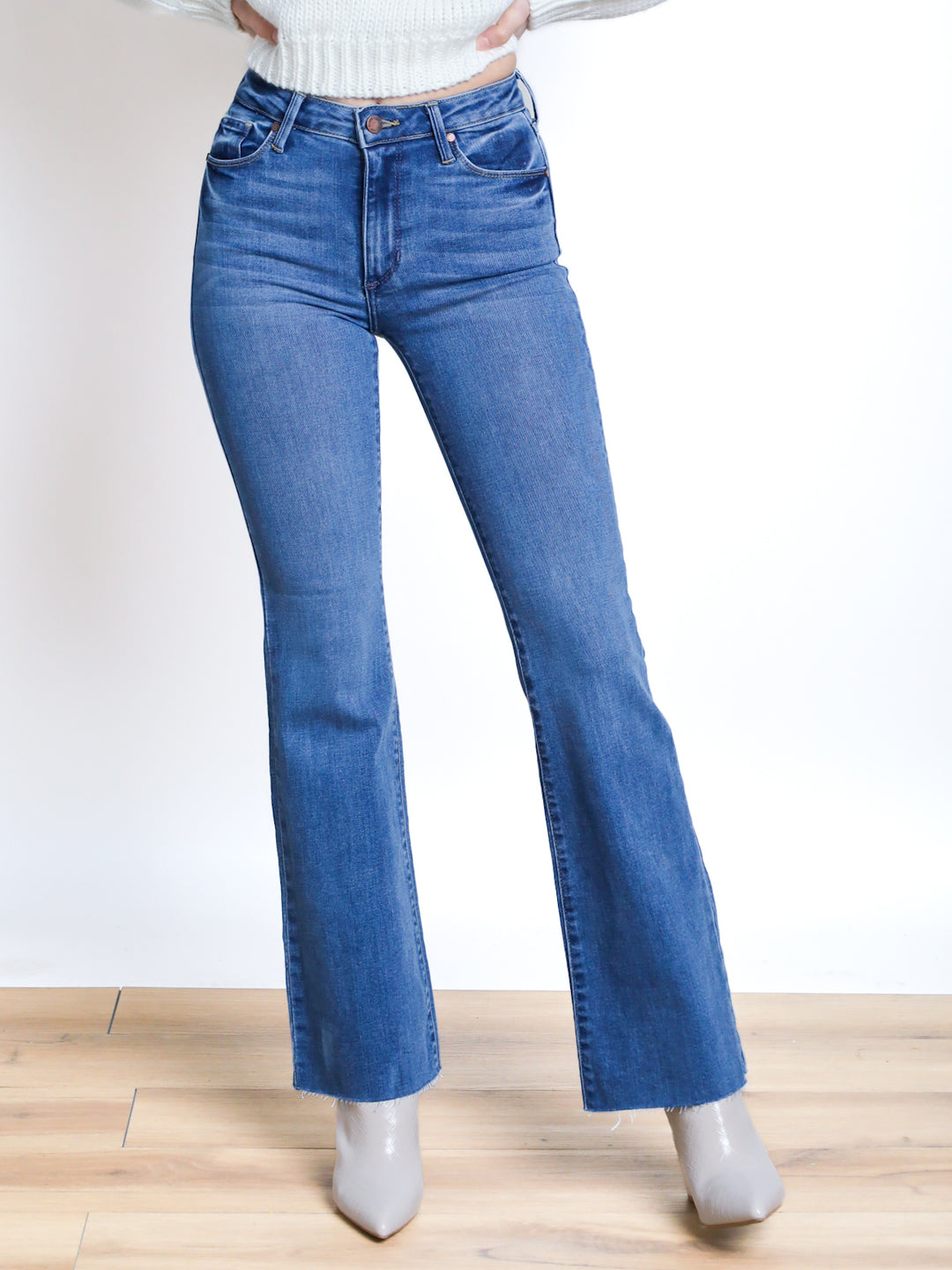 【DISCERNMENT】Flare screw medium denim jeans Mica Women's Light Wash Crystal Studded Flare Leg Jeans